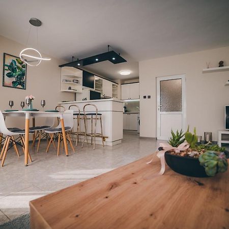 Unbeatable Location: New & Comfy Apartment فارنا المظهر الخارجي الصورة