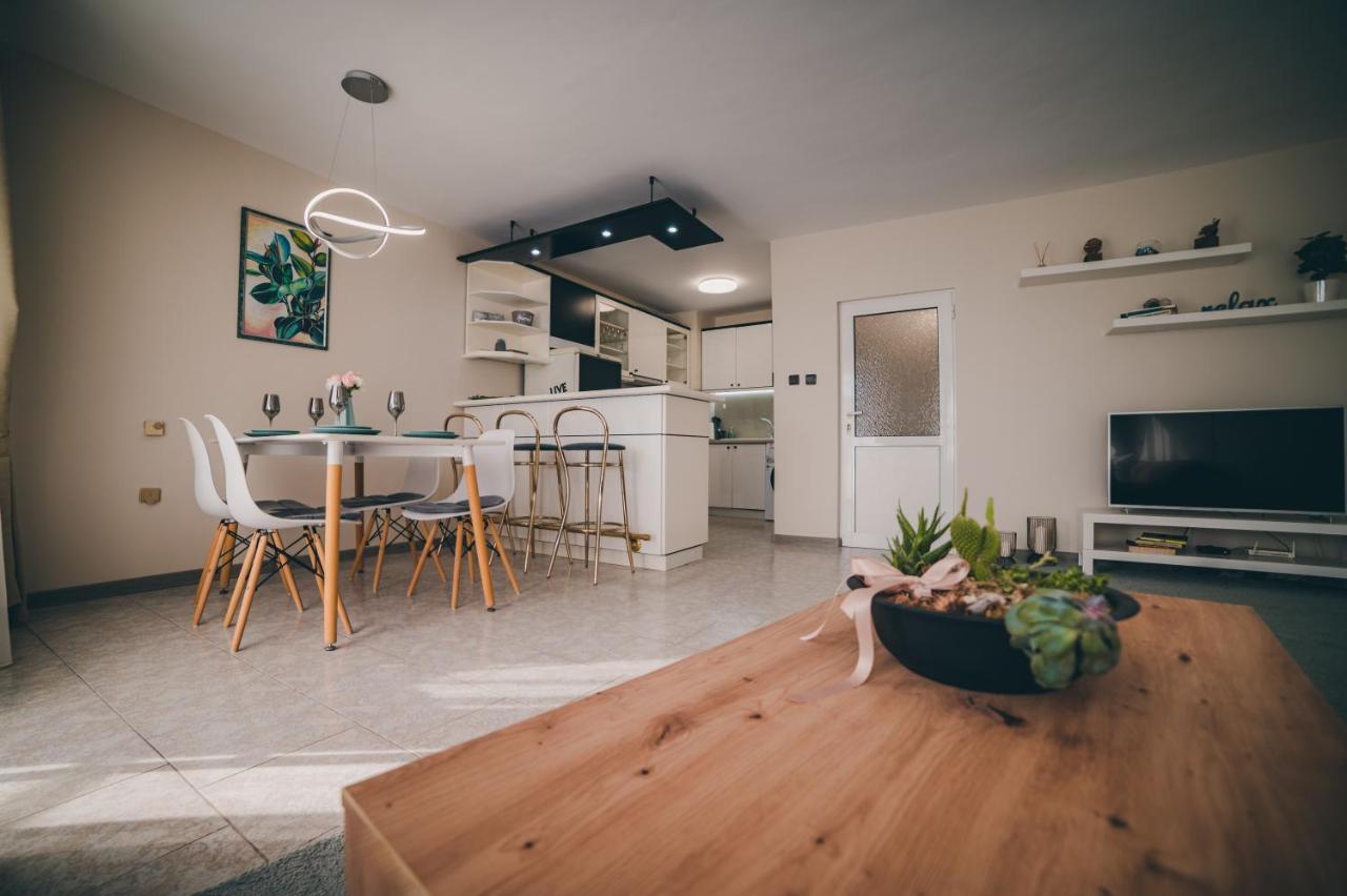 Unbeatable Location: New & Comfy Apartment فارنا المظهر الخارجي الصورة