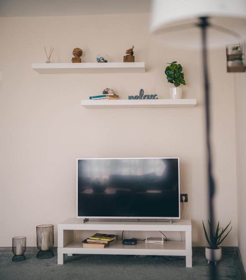 Unbeatable Location: New & Comfy Apartment فارنا المظهر الخارجي الصورة