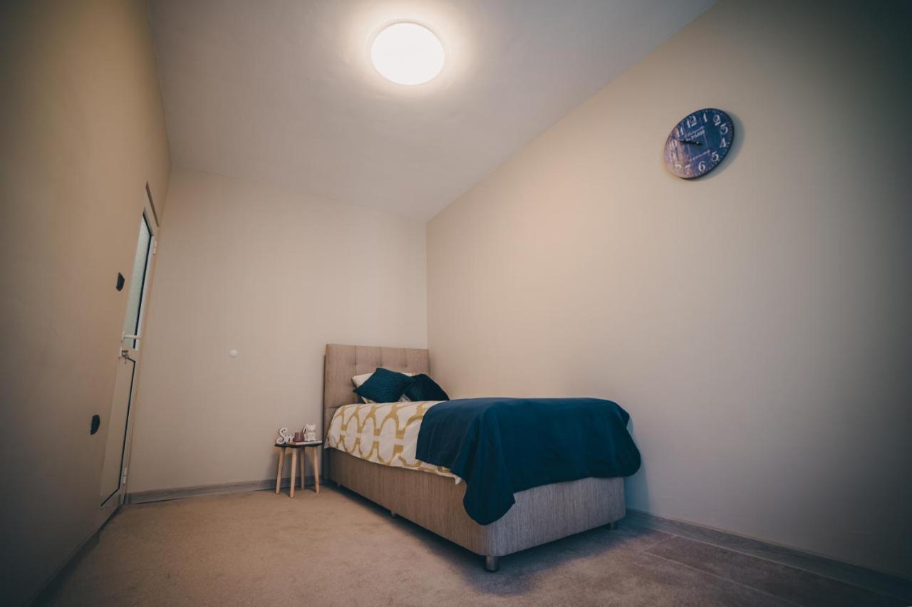 Unbeatable Location: New & Comfy Apartment فارنا المظهر الخارجي الصورة